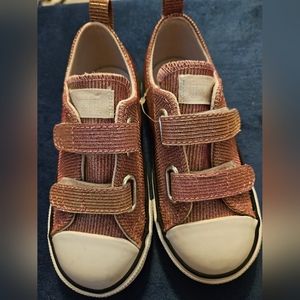 Converse Chuck Taylor All Star Iridescent sneaker- kids. Size 10